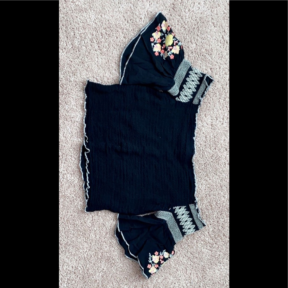 Women off the shoulder crop top